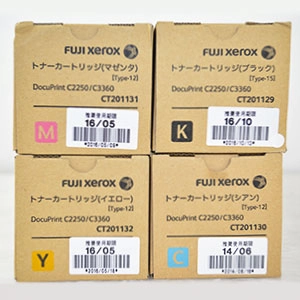 富士ゼロックス(FUJI XEROX)製品 使用期限は分かりやすくシール記載。シールではなく印字の場合も御座います。