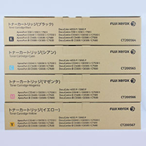 富士ゼロックス(FUJI XEROX)製品 保守用パッケージのトナーは、使用期限のシールが小さく貼られております。